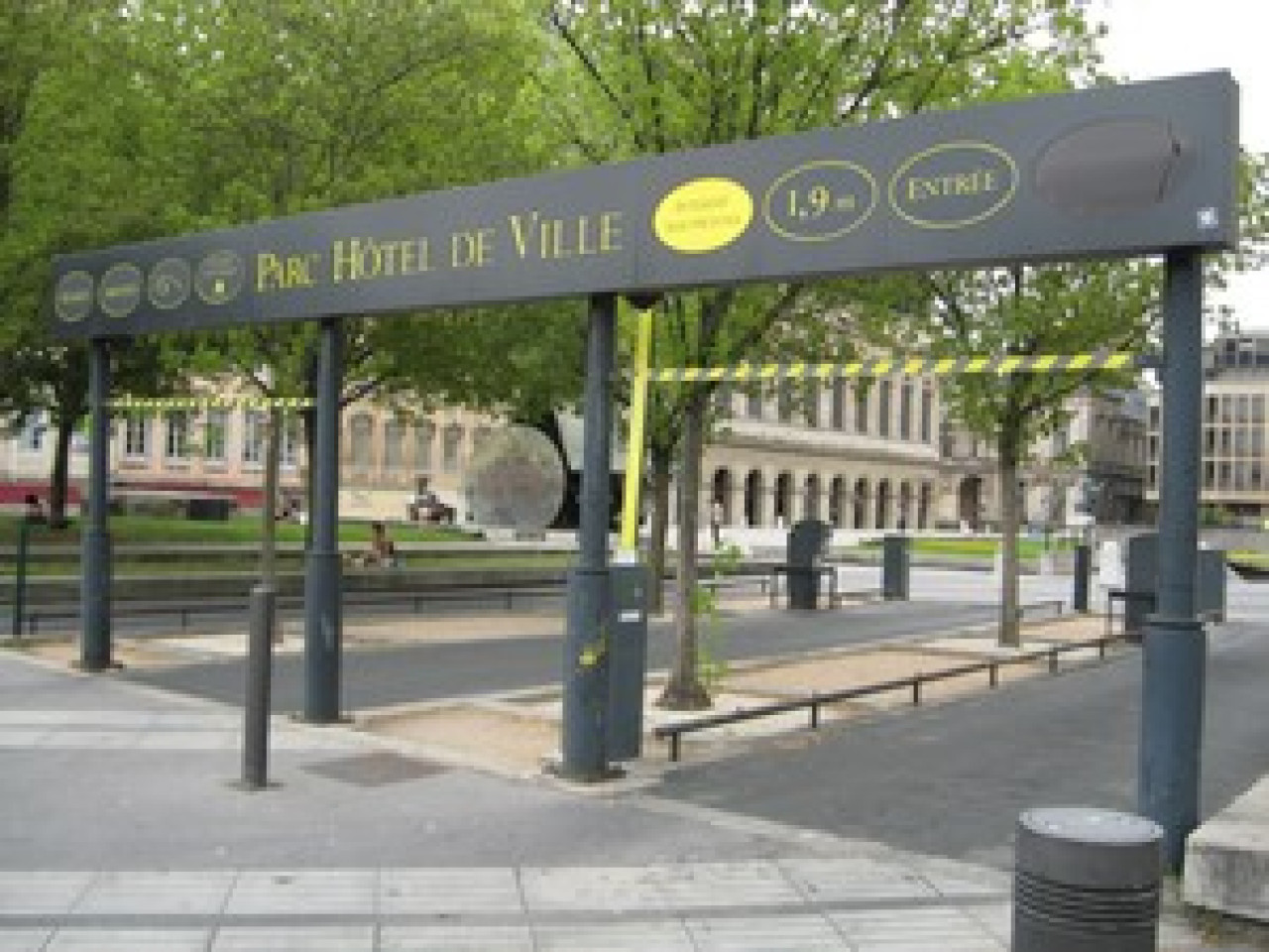 L'ascenseur du parc Opéra tombe en panne avec dix personnes à l'intérieur L'ascenseur du parc Opéra tombe en panne avec dix personnes à l'intérieur