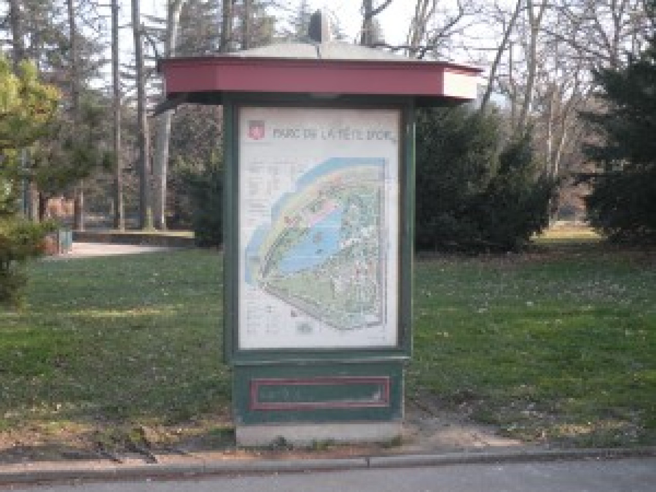 La pirogue quitte le parc de la T&ecirc;te d&rsquo;or