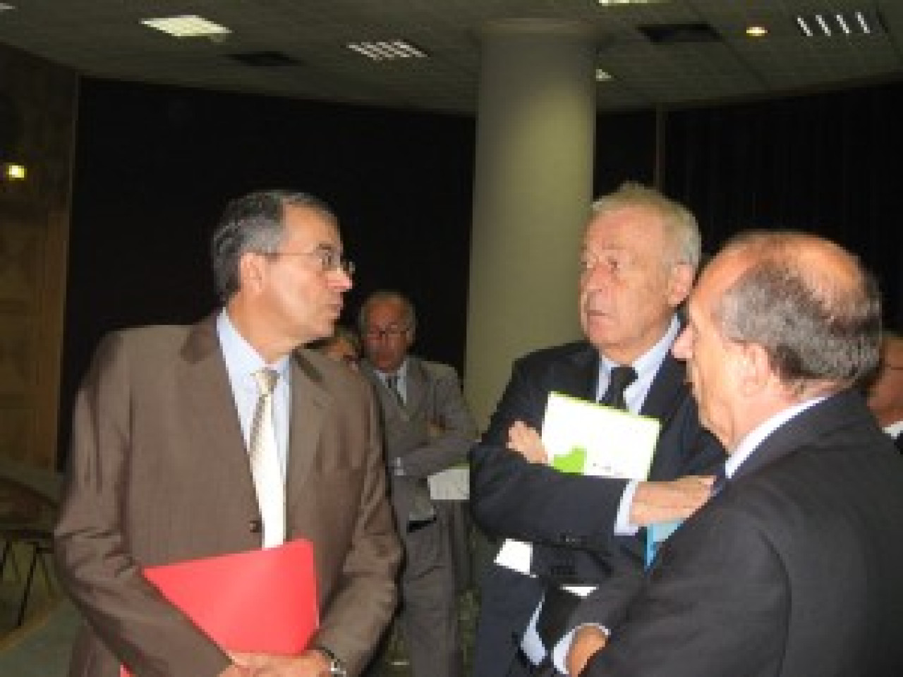 La r&eacute;gion Rh&ocirc;ne-Alpes f&ecirc;te son 10 000e contrat d&rsquo;aide et de retour &agrave; l&rsquo;emploi durable