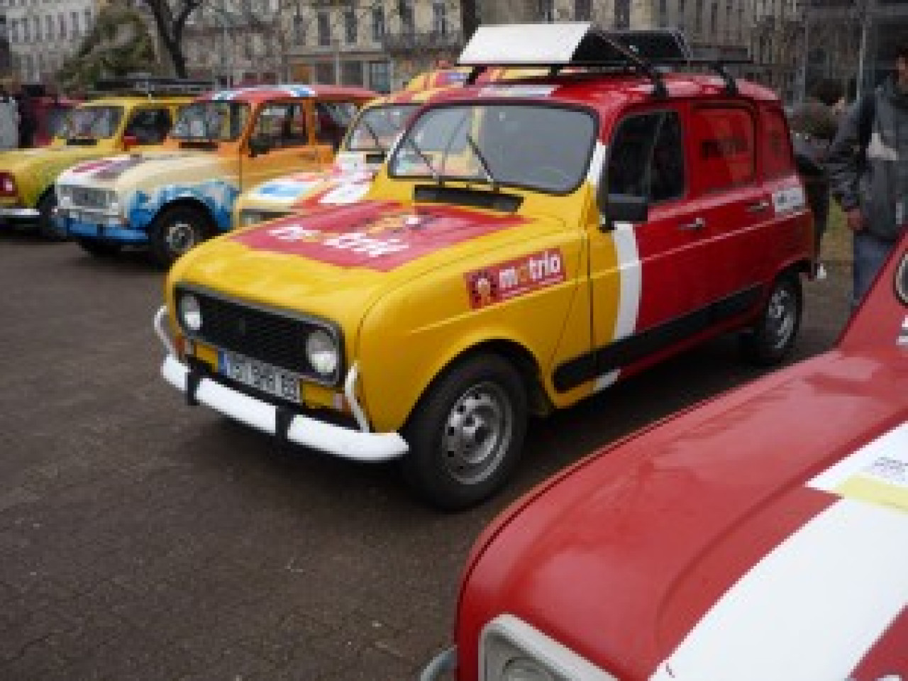 Le 4L trophy débute mardi place Carnot Le 4L trophy débute mardi place Carnot