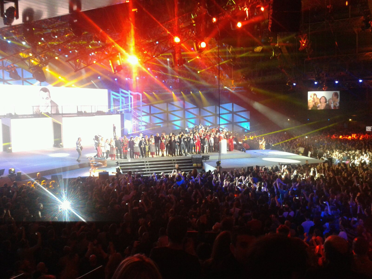 Le Bal des Enfoirés dans les bacs et au top des audiences Le Bal des Enfoirés dans les bacs et au top des audiences