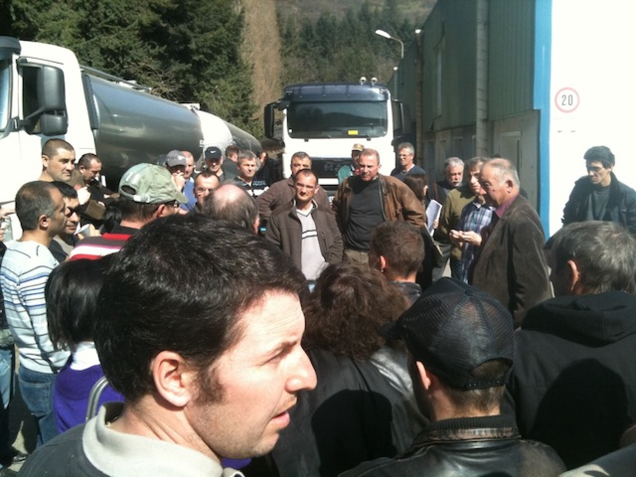 Les salariés de Valcrest manifestent Les salariés de Valcrest manifestent