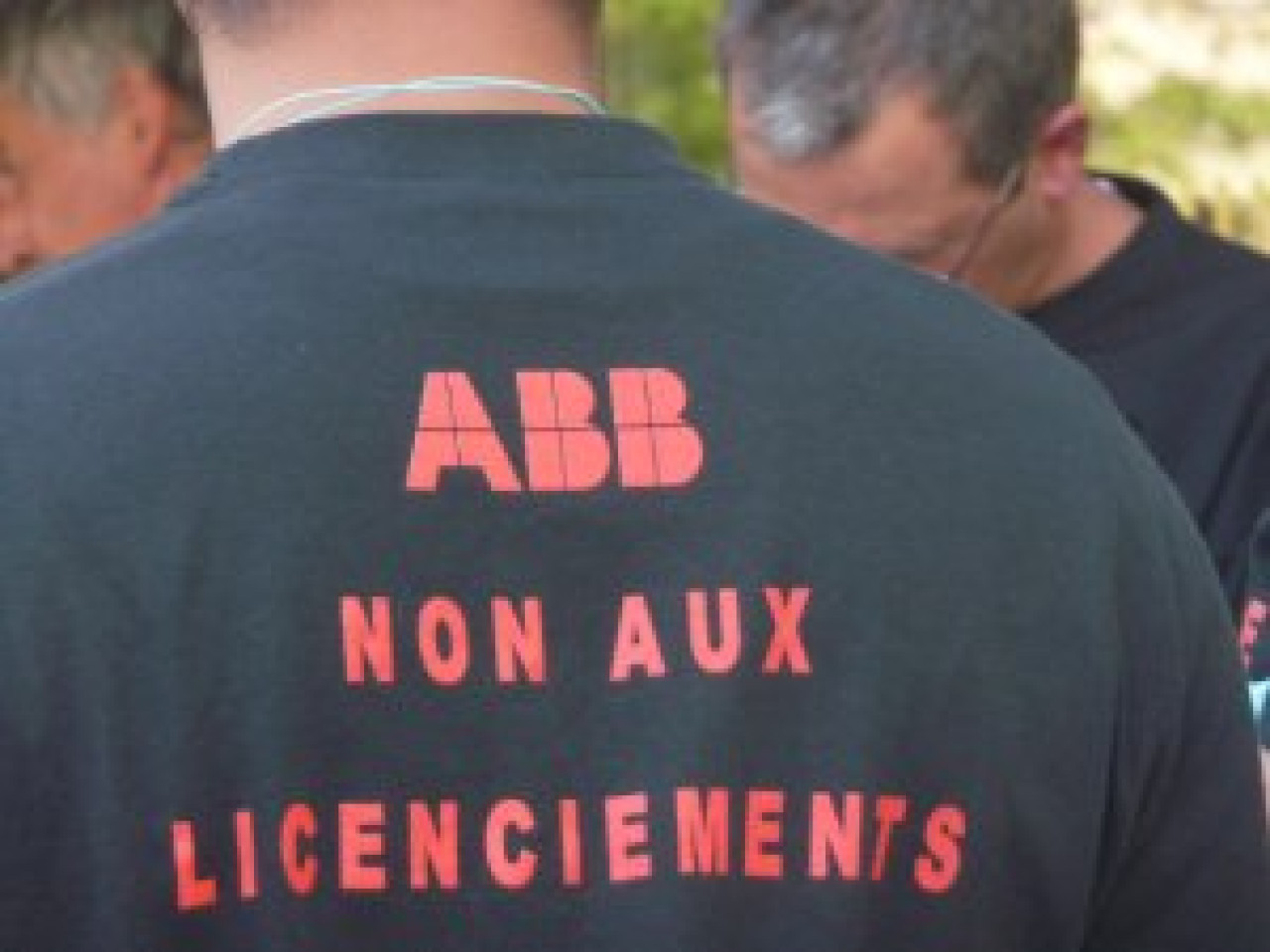 Les salariés du groupe d’ingénierie ABB manifestent pendant le comité d’entreprise Les salariés du groupe d’ingénierie ABB manifestent pendant le comité d’entreprise