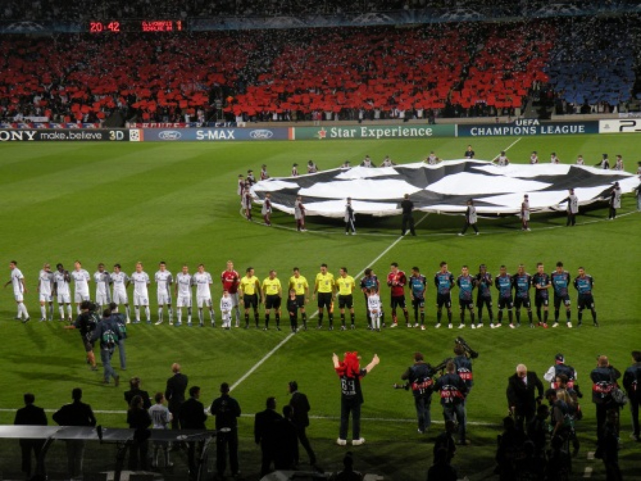 Ligue des Champions: l'OL entre en lice &agrave; Amsterdam