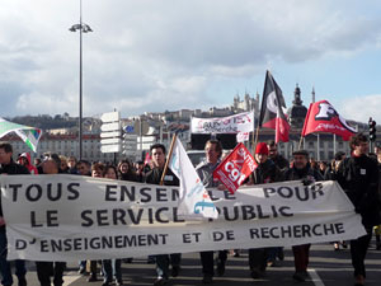 Nouvelle journée de manifestation nationale contre les réformes dans l’Enseignement Nouvelle journée de manifestation nationale contre les réformes dans l’Enseignement