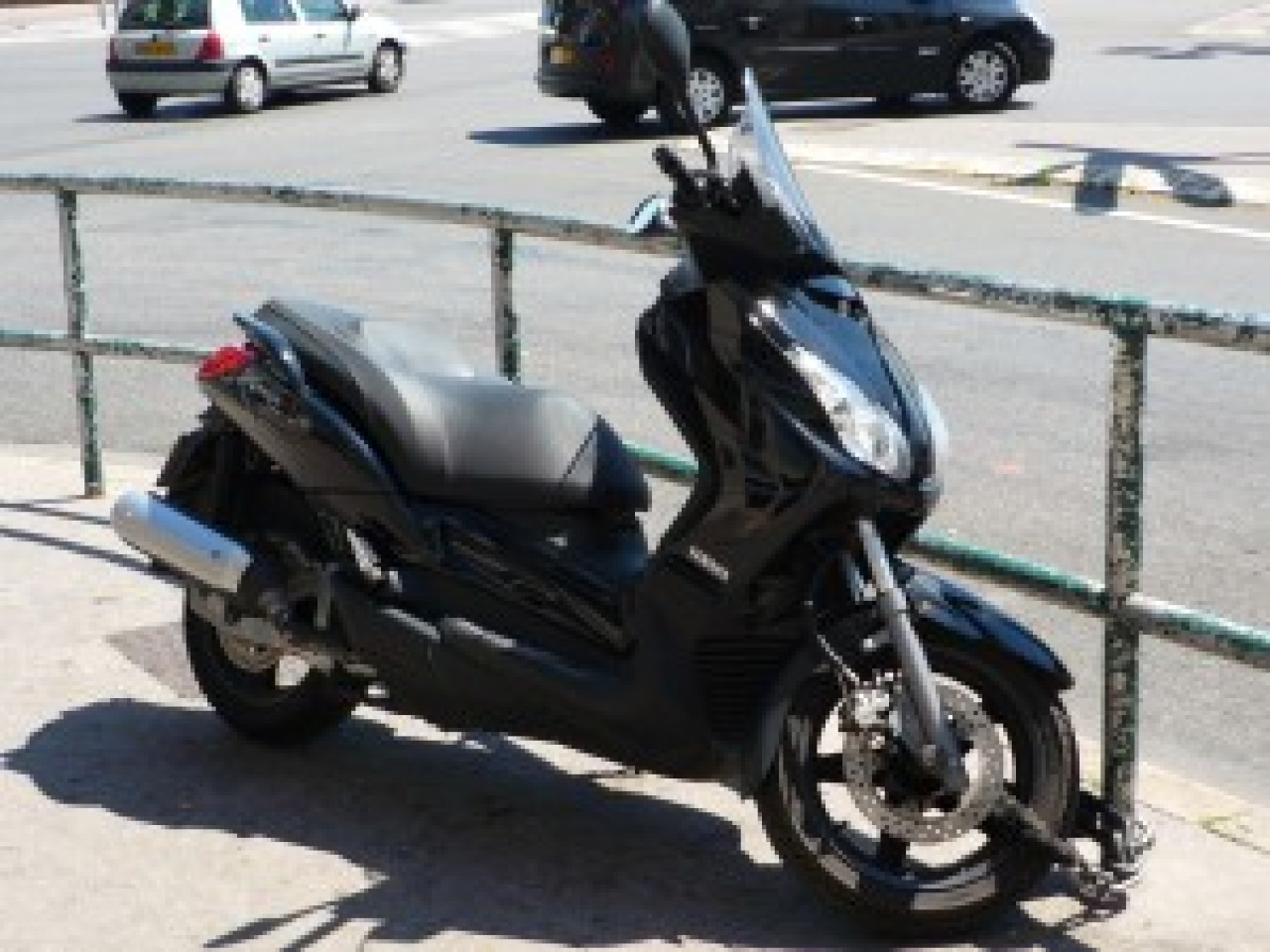 Quai de Bondy : le scooter fou Quai de Bondy : le scooter fou