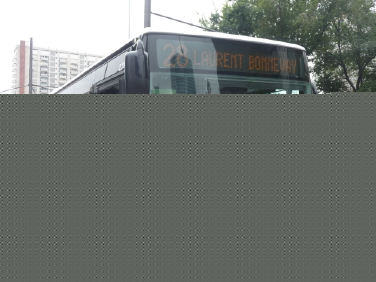 Quatre adolescents interpellés vendredi soir à la suite de jets de pierres à Vénissieux Quatre adolescents interpellés vendredi soir à la suite de jets de pierres à Vénissieux