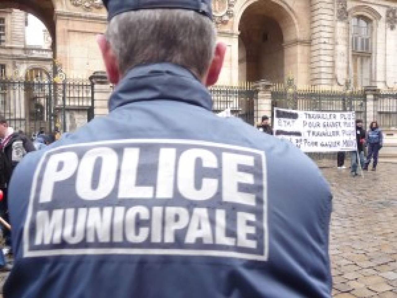 Un adolescent de 18 ans interpellé mercredi soir à Lyon Un adolescent de 18 ans interpellé mercredi soir à Lyon