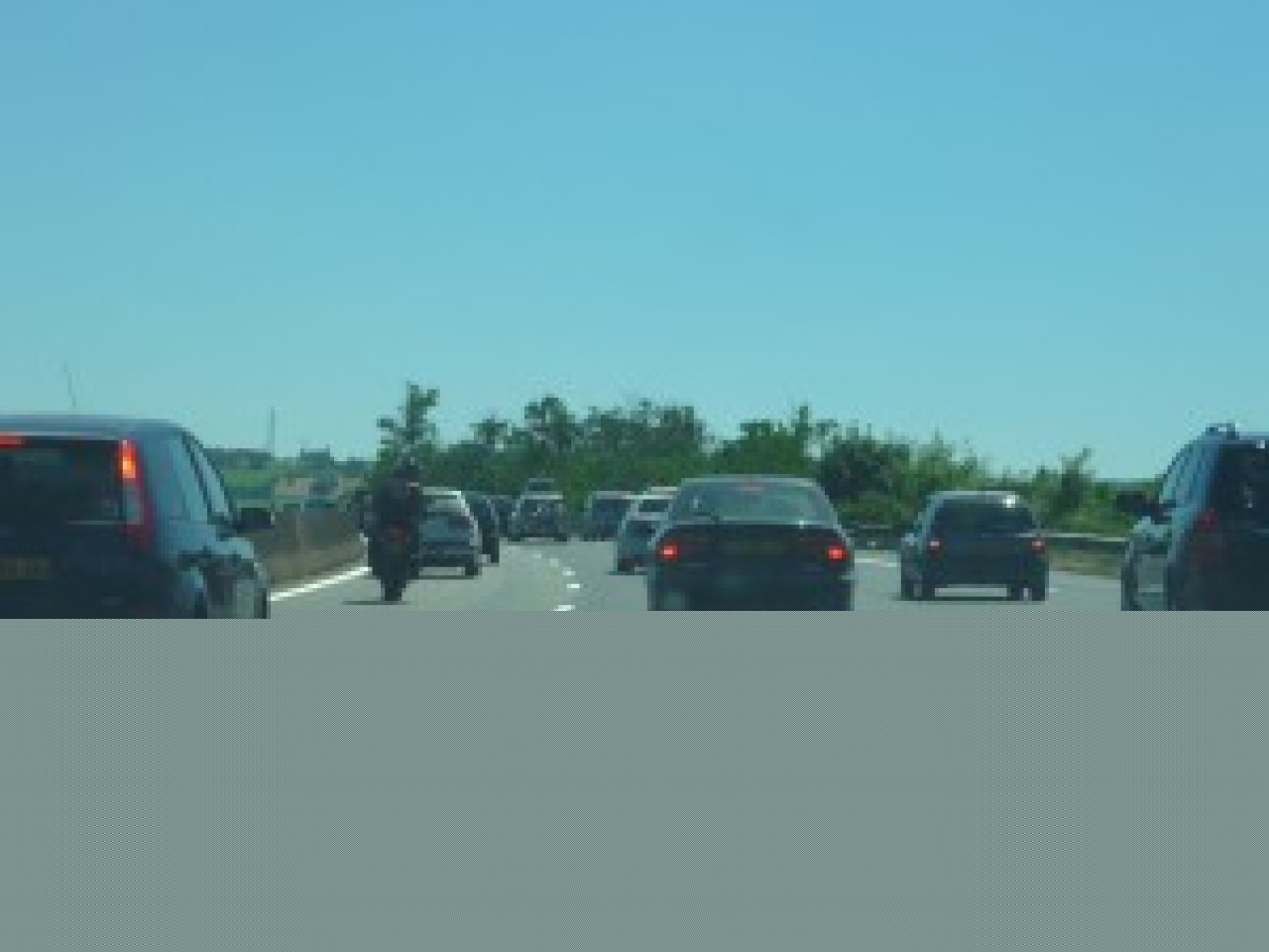 Un pi&eacute;ton meurt sur l'autoroute