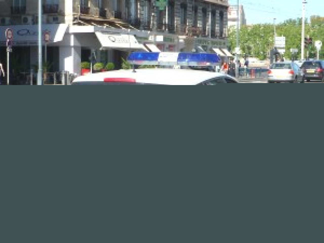 Un policier reçoit un coup de tête Un policier reçoit un coup de tête