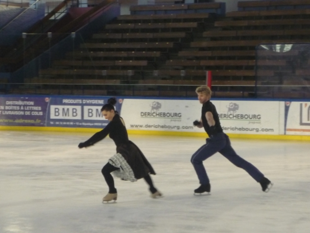 Un spectacle inédit ce soir à la patinoire Charlemagne Un spectacle inédit ce soir à la patinoire Charlemagne
