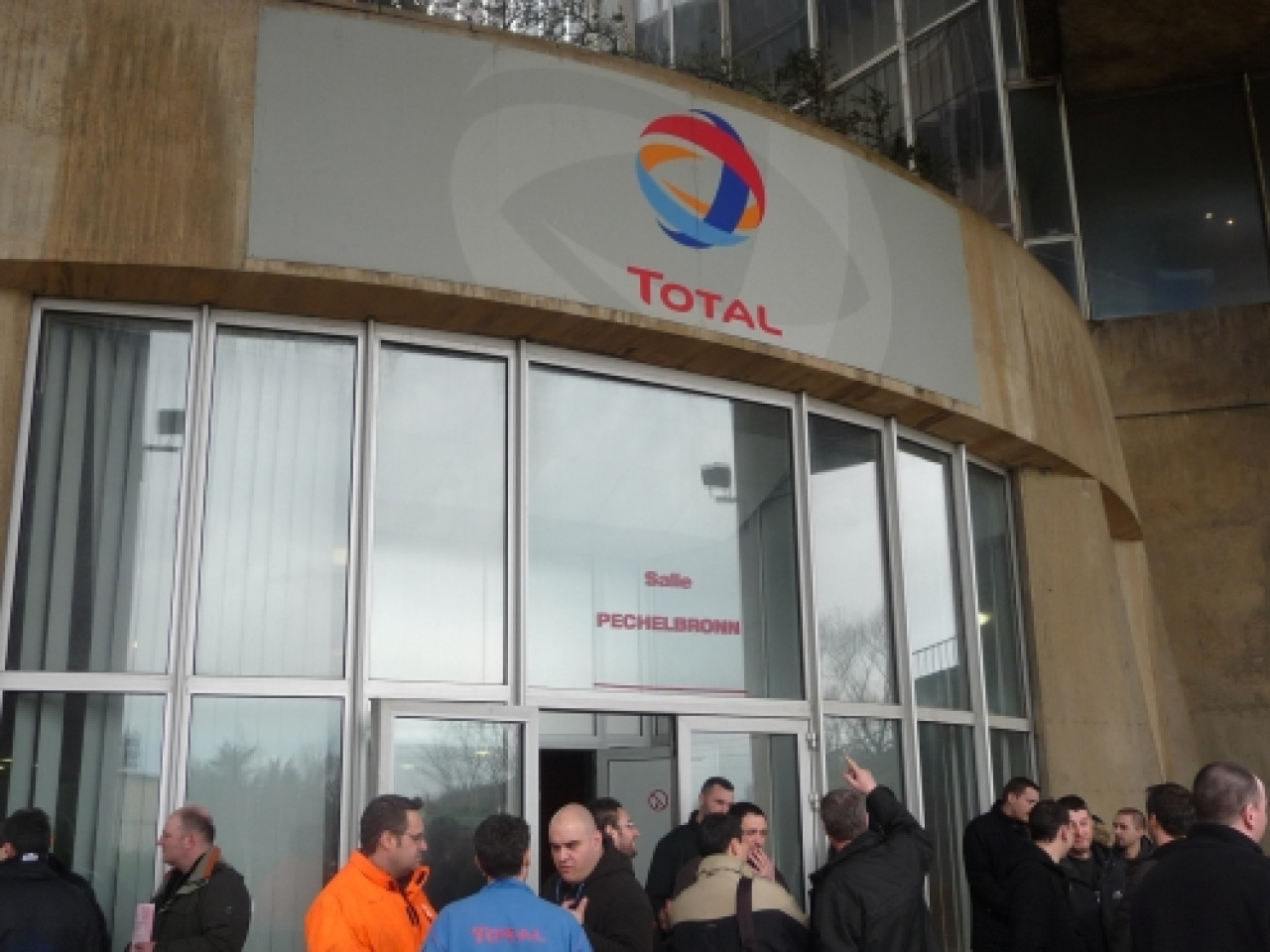 Une gr&egrave;ve extr&ecirc;mement limit&eacute;e jeudi &agrave; la raffinerie de Feyzin