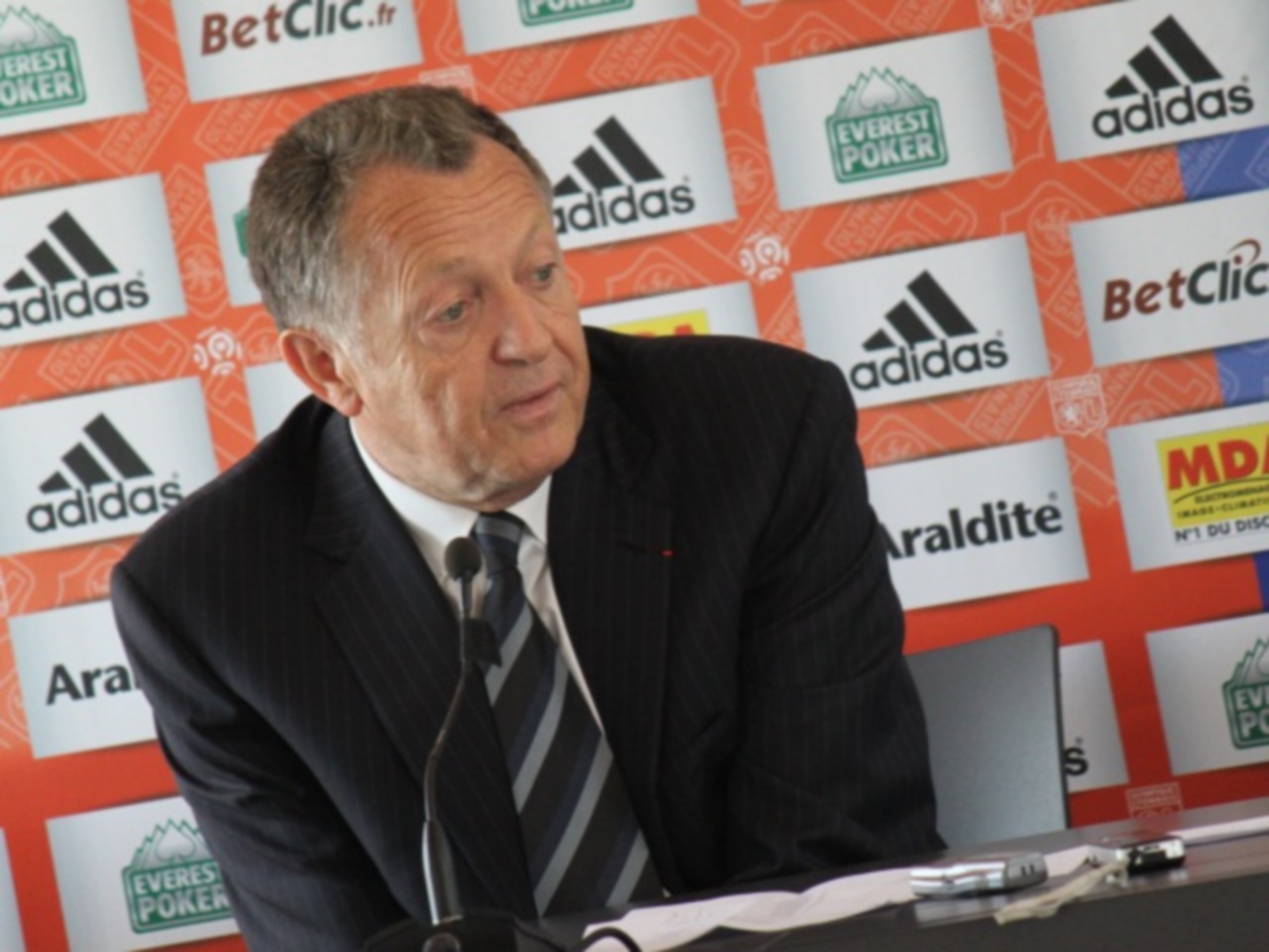 Aulas répond à Thiriez Aulas répond à Thiriez