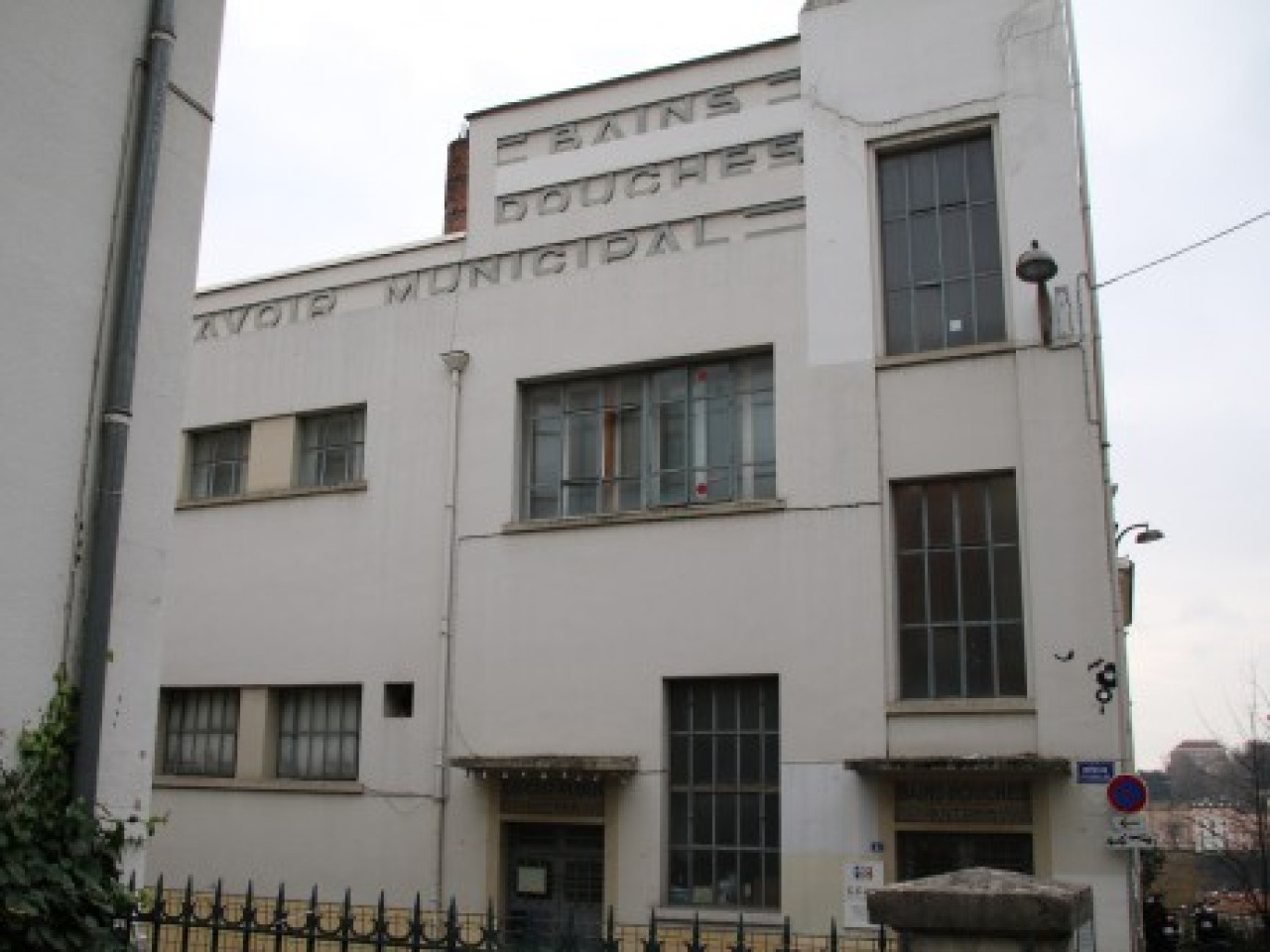 Un rassemblement contre la fermeture des bains douches à Lyon Un rassemblement contre la fermeture des bains douches à Lyon