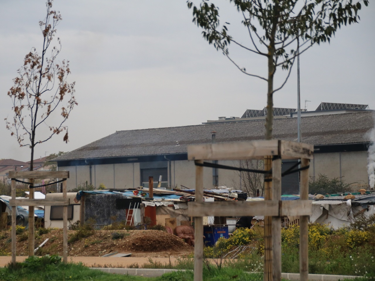 Des obligations de quitter le territoire distribuées massivement aux Roms à Lyon ? Des obligations de quitter le territoire distribuées massivement aux Roms à Lyon ?