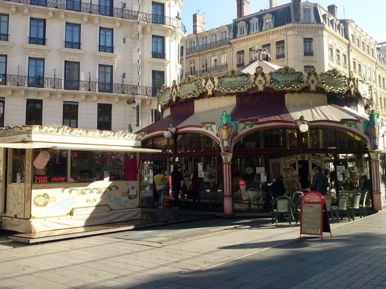 Encore un mois de sursis pour le carrousel de la place de la République ! Encore un mois de sursis pour le carrousel de la place de la République !