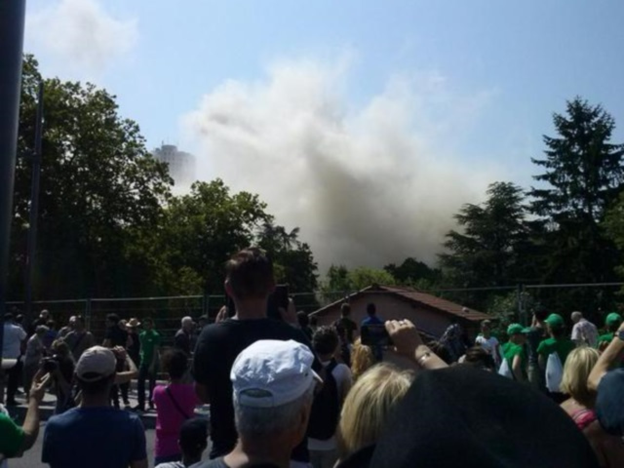 Lyon : la barre 230 de la Duchère foudroyée en quelques secondes ! Lyon : la barre 230 de la Duchère foudroyée en quelques secondes !