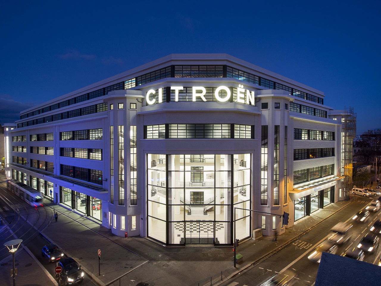 Lyon : le nouveau b&acirc;timent Citro&euml;n, un "vaisseau moderne"