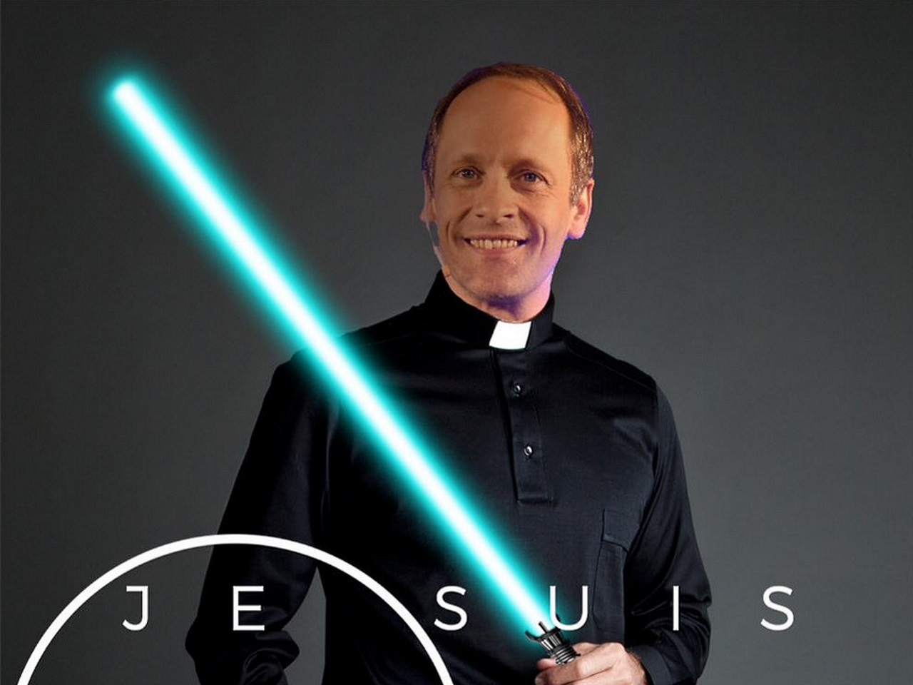 "Je suis ton père" : un prêtre lyonnais célèbre Star Wars, sabre à la main "Je suis ton père" : un prêtre lyonnais célèbre Star Wars, sabre à la main