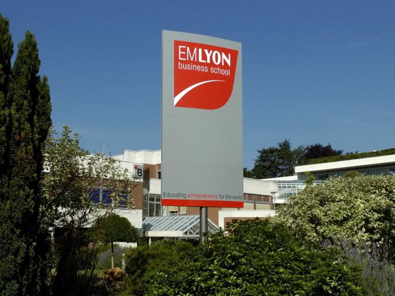 L’EM Lyon s’exporte en Asie L’EM Lyon s’exporte en Asie