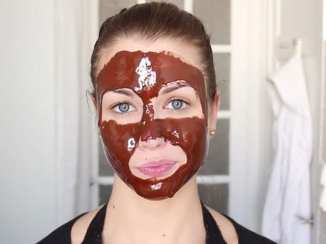 EnjoyPhoenix et son masque à la cannelle pointés du doigt ! EnjoyPhoenix et son masque à la cannelle pointés du doigt !
