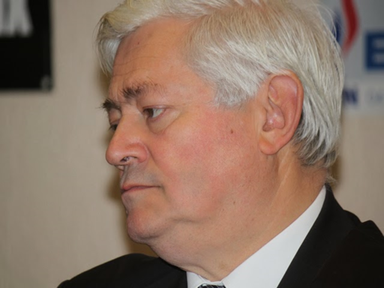 Groupe FN au parlement européen : Bruno Gollnisch écarté par Marine Le Pen Groupe FN au parlement européen : Bruno Gollnisch écarté par Marine Le Pen