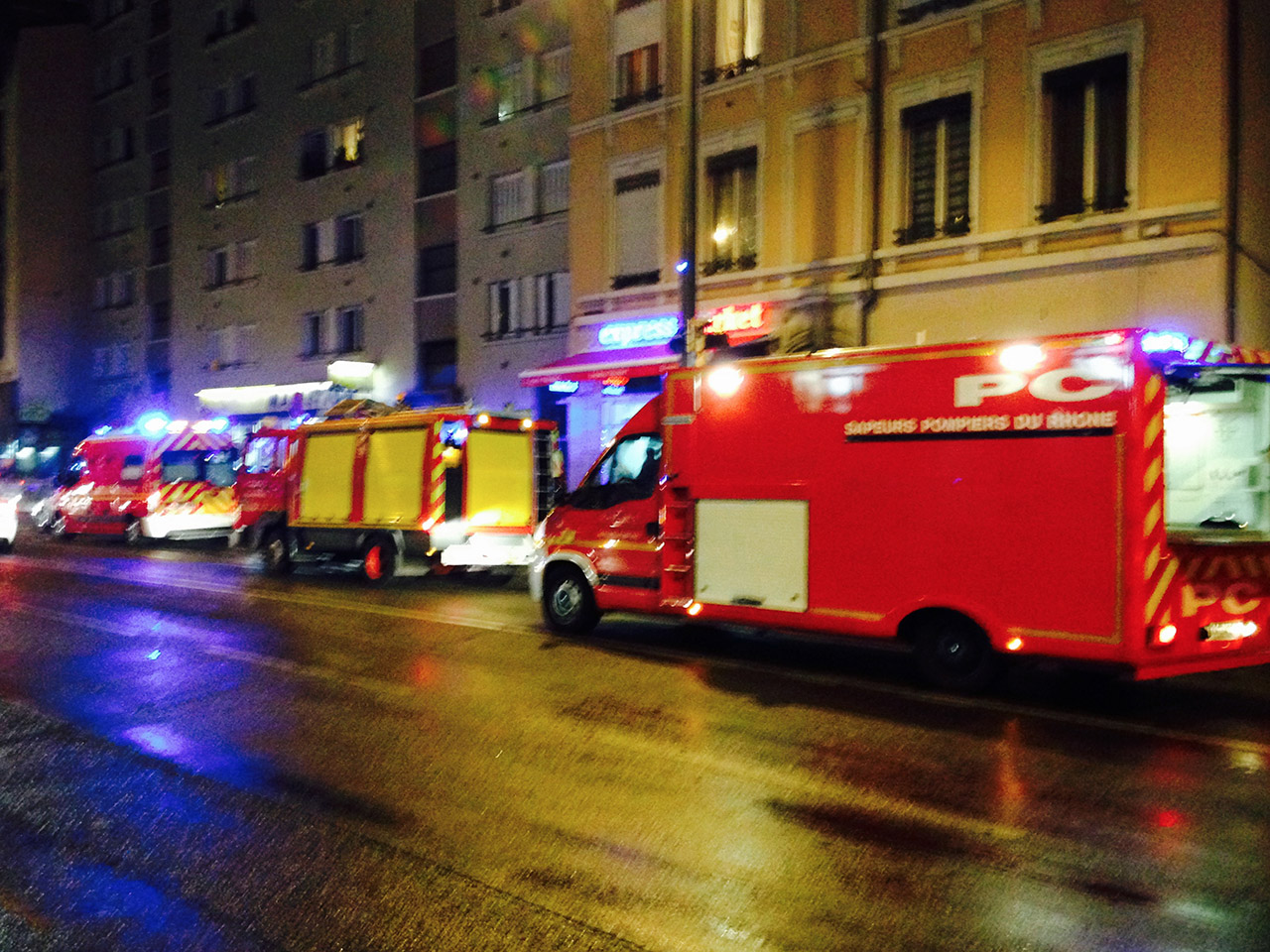 Villeurbanne : le métro A arrêté, de la fumée à la station Charpennes Villeurbanne : le métro A arrêté, de la fumée à la station Charpennes