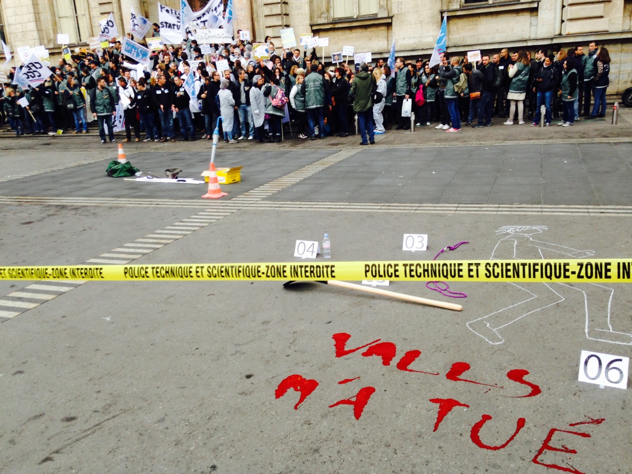 Lyon : 300 "experts" de la police scientifique manifestent Lyon : 300 "experts" de la police scientifique manifestent