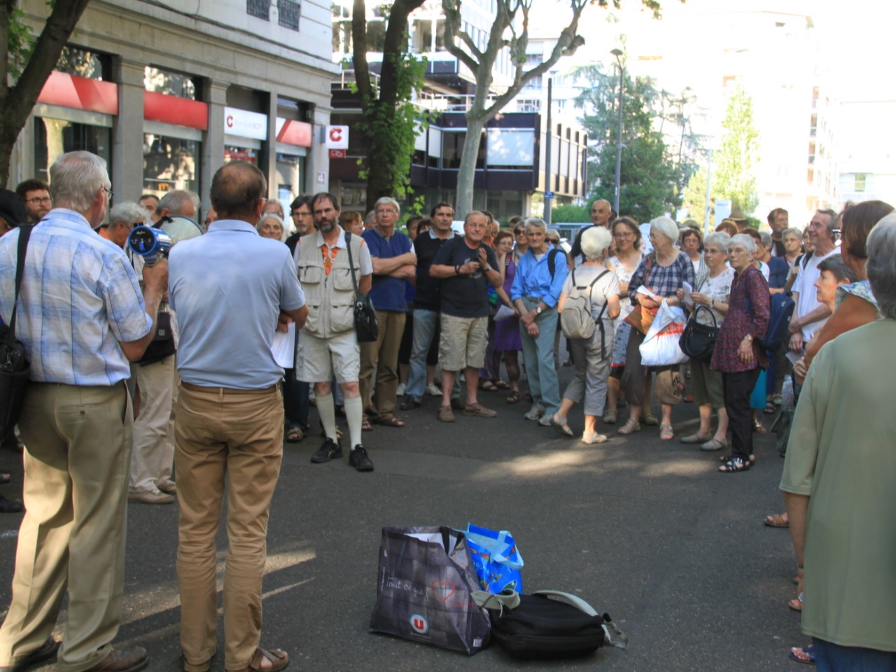Lyon : une centaine de personnes rassemblées pour soutenir les migrants Lyon : une centaine de personnes rassemblées pour soutenir les migrants