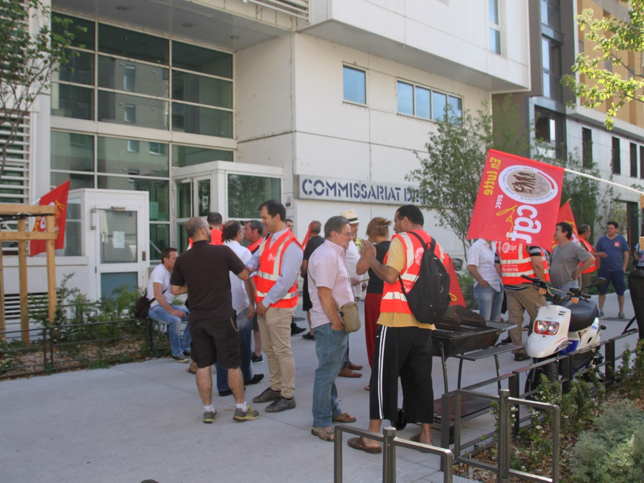 Saccage de la Chambre patronale du Bâtiment de Villeurbanne : manif de soutiens aux suspects