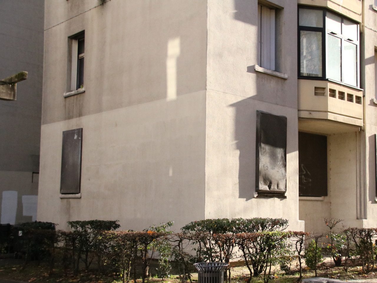 Lyon 8e : l'appartement inhabité sert de salle de poker Lyon 8e : l'appartement inhabité sert de salle de poker