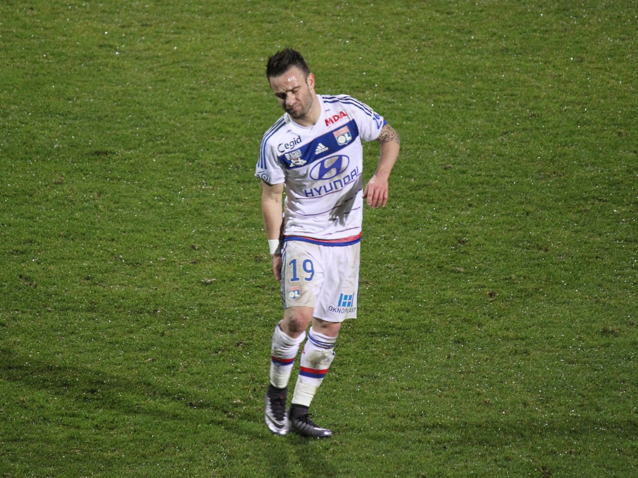 Valbuena blessé lors du match OL Angers Valbuena blessé lors du match OL Angers