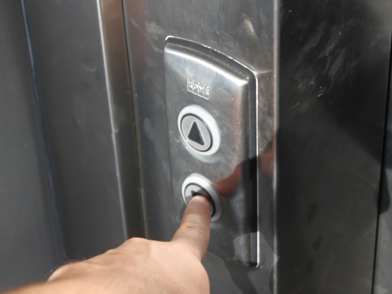 Lyon : bloquée chez elle durant 51 jours à cause d'un ascenseur en panne Lyon : bloquée chez elle durant 51 jours à cause d'un ascenseur en panne