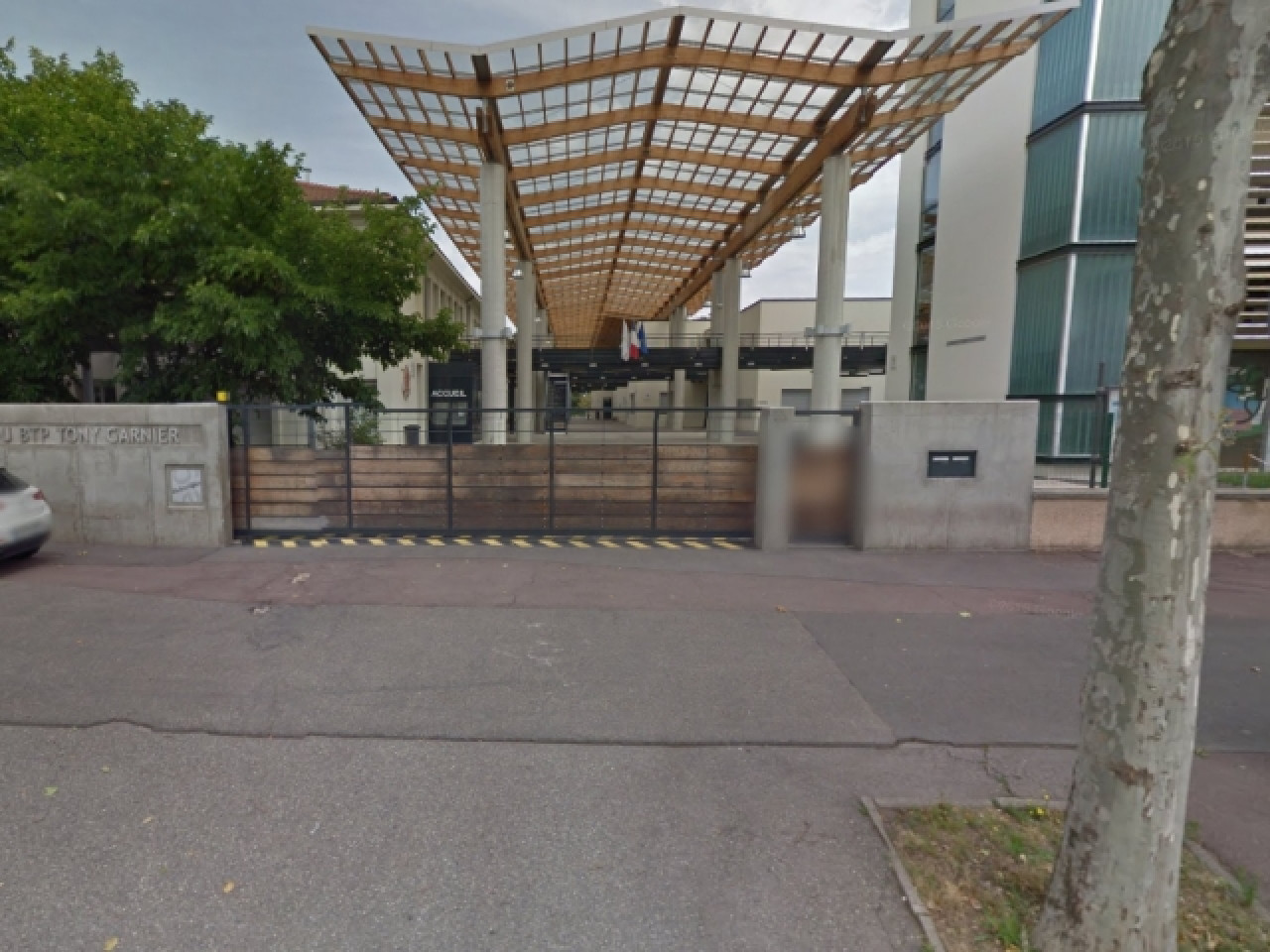 Bron : le personnel du lycée Tony Garnier de nouveau en grève pour soutenir une collègue victime d’antisémitisme Bron : le personnel du lycée Tony Garnier de nouveau en grève pour soutenir une collègue victime d’antisémitisme