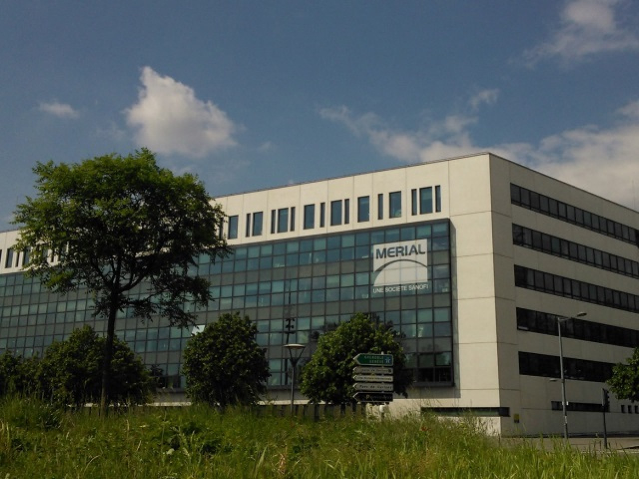 Sanofi commercialise son vaccin contre la dengue Sanofi commercialise son vaccin contre la dengue