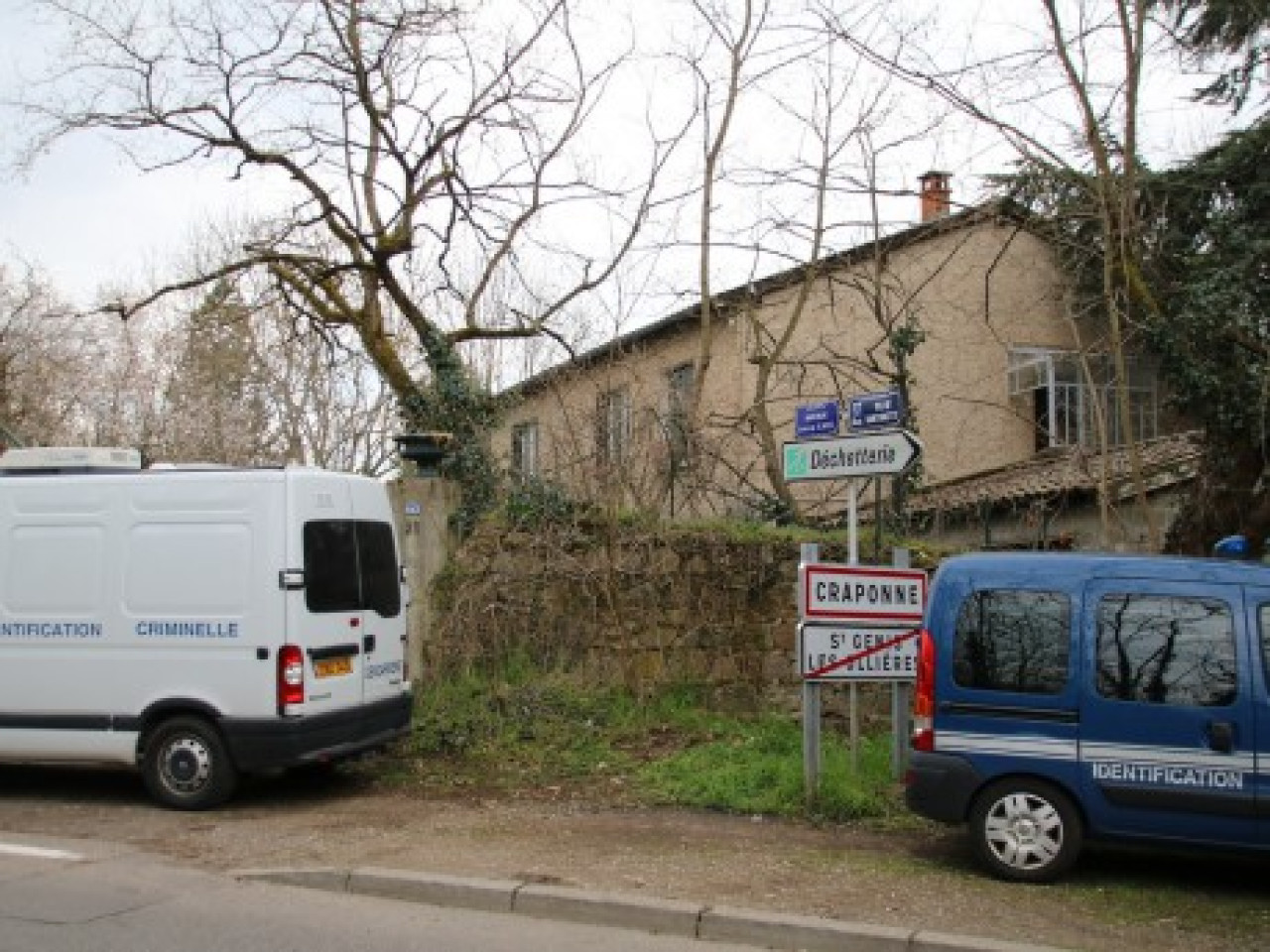 Couple tué à Craponne : le fils cadet mis en examen pour assassinat Couple tué à Craponne : le fils cadet mis en examen pour assassinat