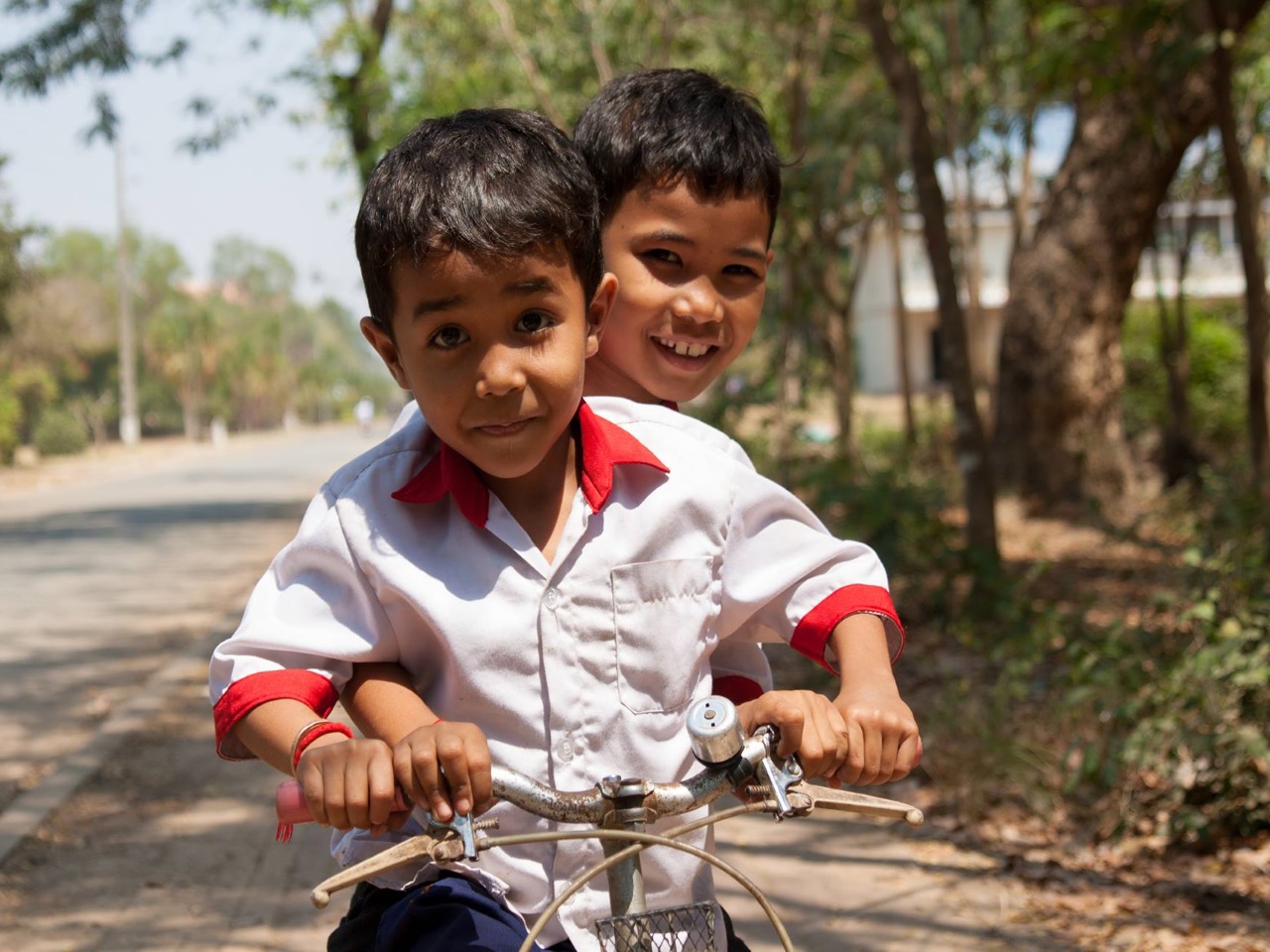 Quatre Lyonnais font le trajet Bangkok-Lyon en tuk-tuk ! Quatre Lyonnais font le trajet Bangkok-Lyon en tuk-tuk !