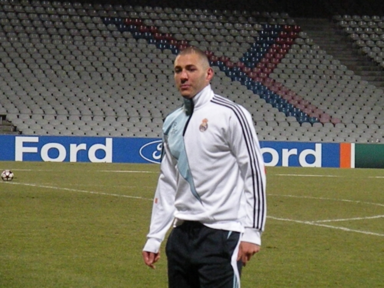 Crachat après la Marseillaise : Karim Benzema contre-attaque Crachat après la Marseillaise : Karim Benzema contre-attaque