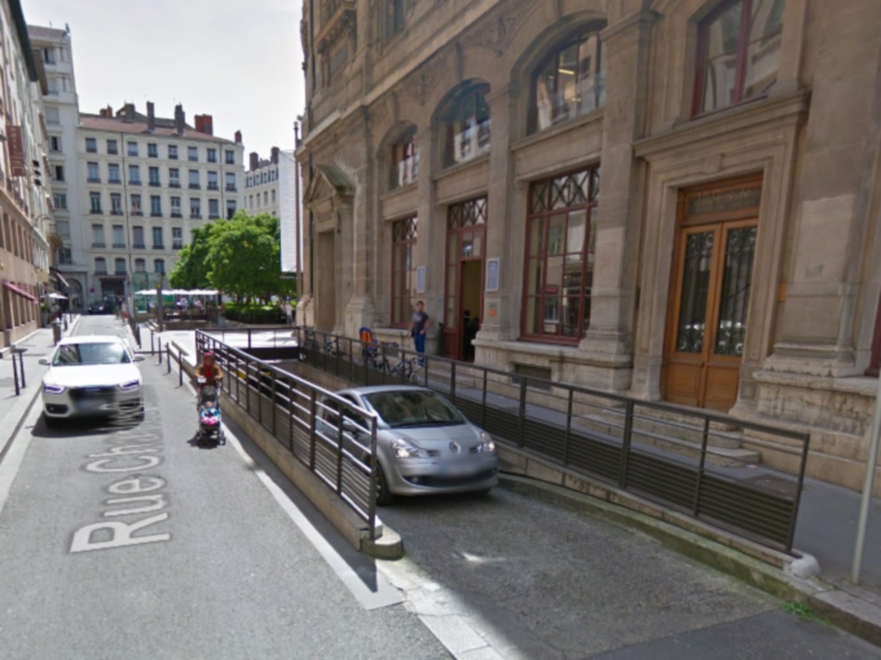 Le parking des Célestins fermé après un incendie Le parking des Célestins fermé après un incendie