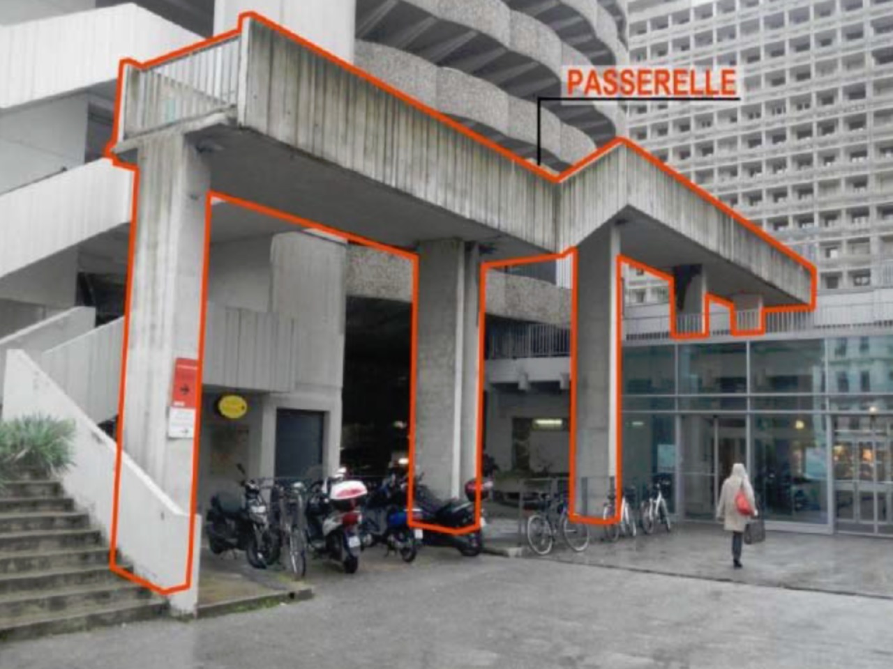 La passerelle du parc de stationnement des Halles Paul Bocuse bient&ocirc;t d&eacute;molie &agrave; Lyon