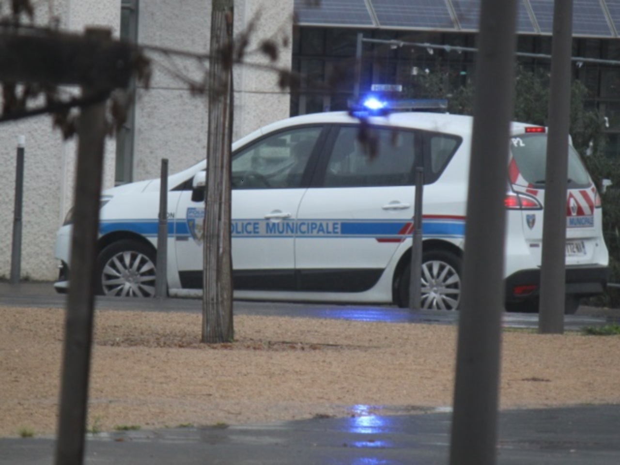 Rhône : un homme tire à trois reprises au fusil à pompe pendant une querelle familiale Rhône : un homme tire à trois reprises au fusil à pompe pendant une querelle familiale
