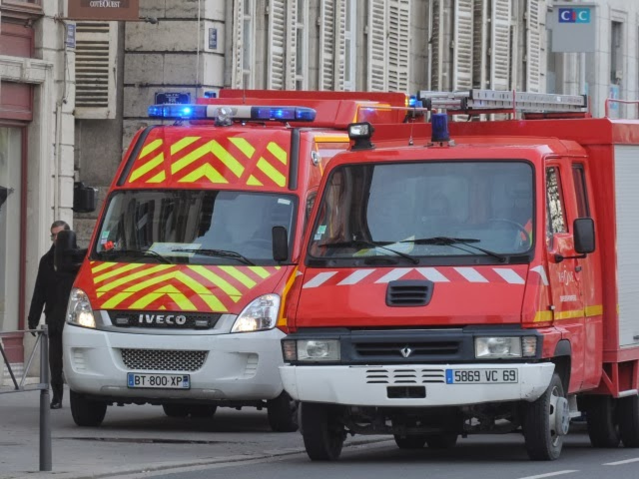 Un enfant a été grièvement blessé après avoir fait une chute du 1e étage d'un immeuble Un enfant a été grièvement blessé après avoir fait une chute du 1e étage d'un immeuble