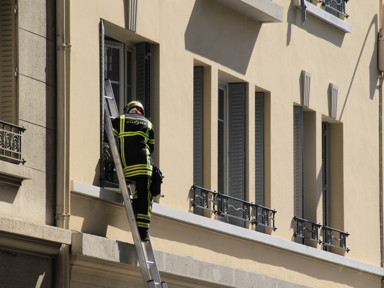 D&eacute;cines : la bouteille de gaz suspecte n&rsquo;&eacute;tait finalement pas pi&eacute;g&eacute;e