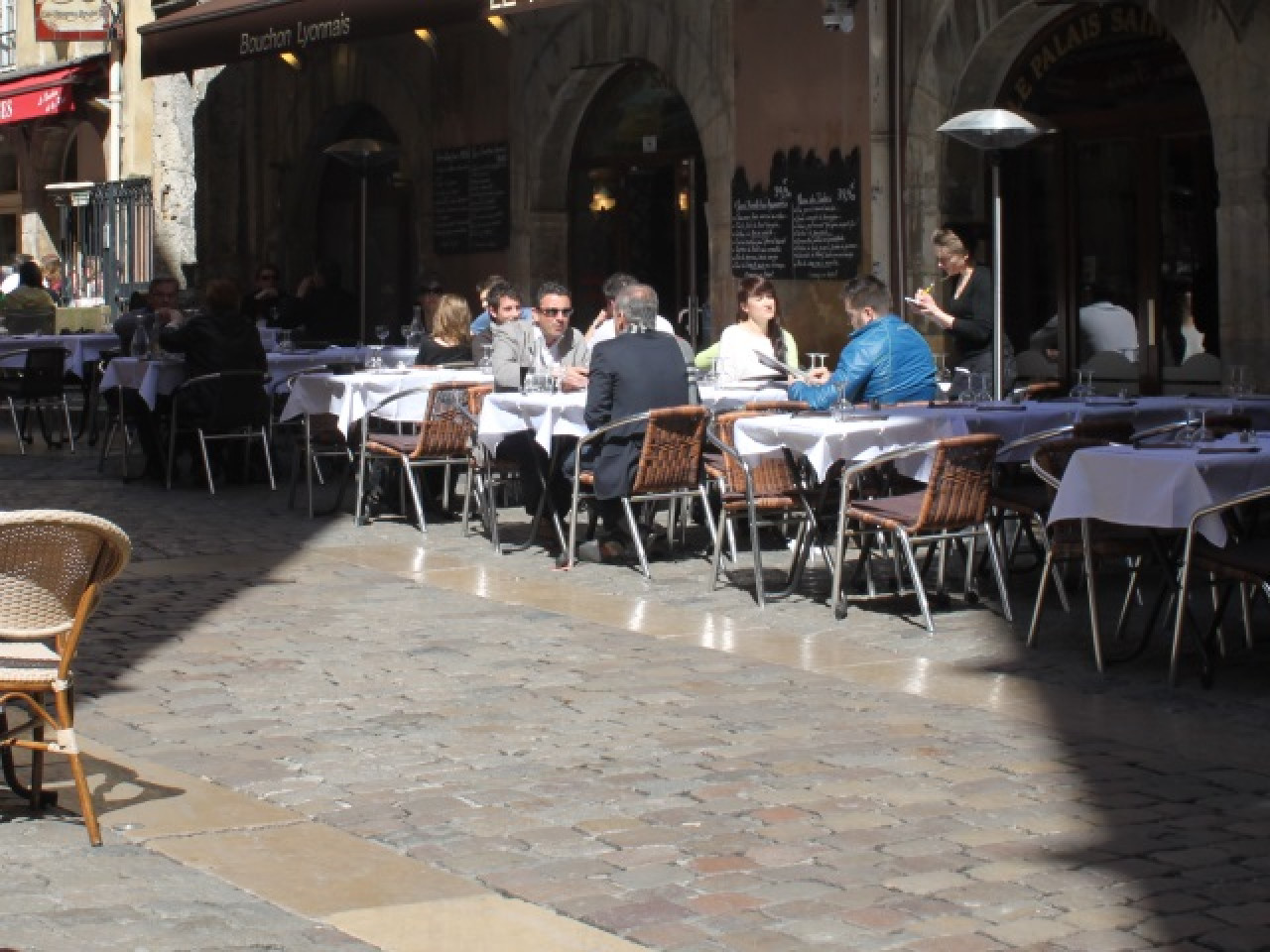 Restaurants dansants, boxe et clubs échangistes : les loisirs les plus recherchés dans le Rhône Restaurants dansants, boxe et clubs échangistes : les loisirs les plus recherchés dans le Rhône