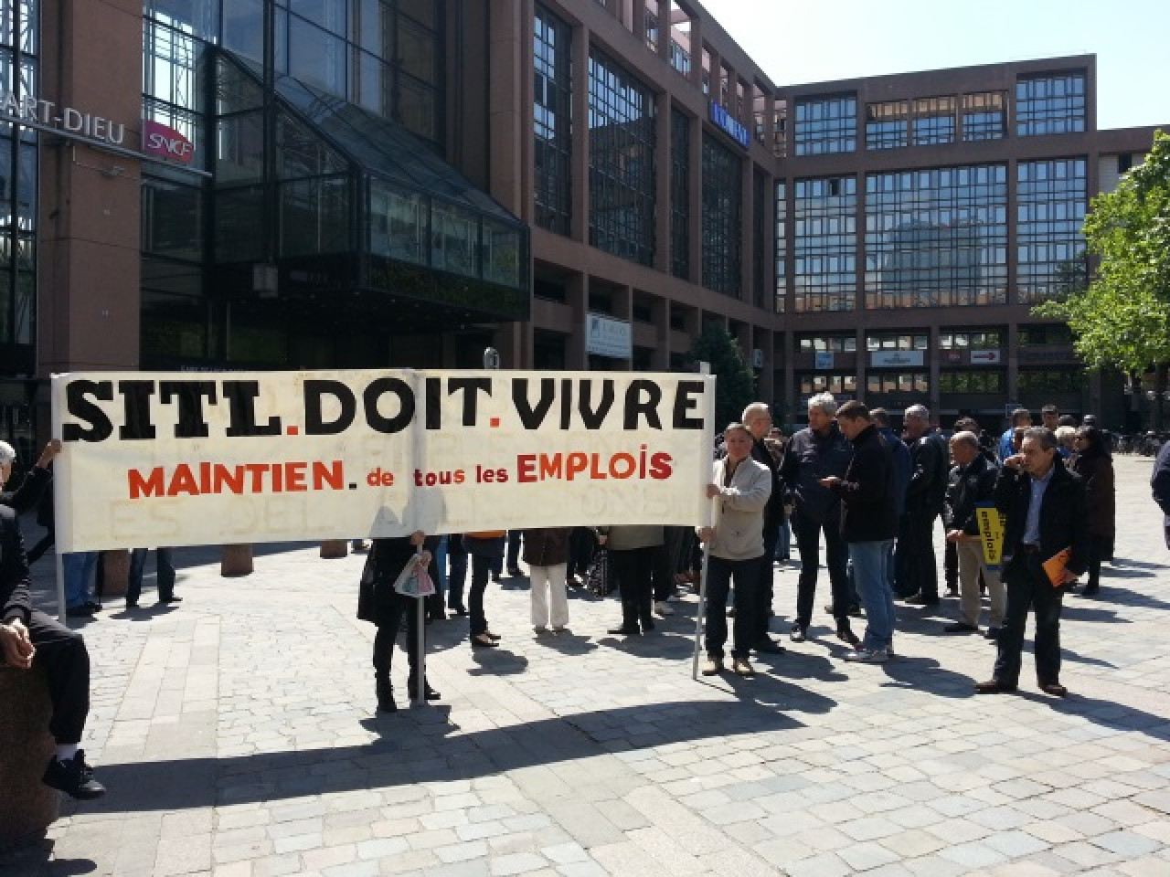 Les salariés de Cenntro Motors vont manifester contre les 263 licenciements prévus Les salariés de Cenntro Motors vont manifester contre les 263 licenciements prévus