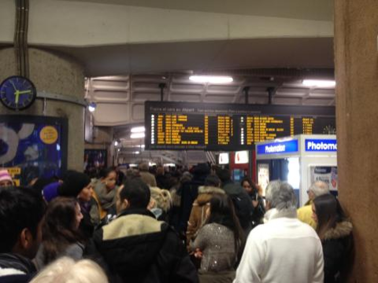 Lyon : la gare Part-Dieu évacuée à cause d'un colis suspect Lyon : la gare Part-Dieu évacuée à cause d'un colis suspect