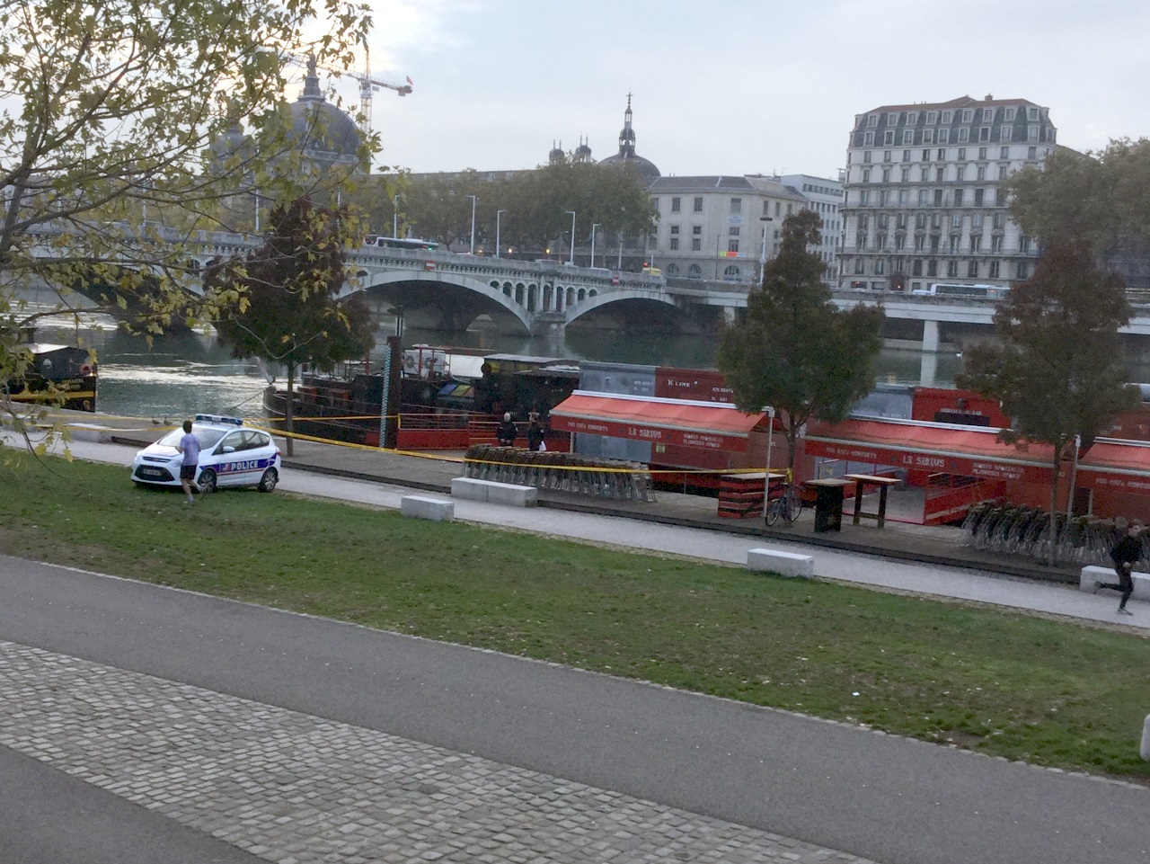 Un cadavre repêché lundi soir dans le Rhône Un cadavre repêché lundi soir dans le Rhône