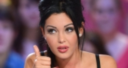 Nabilla conseille à ses fans d'aller à l'école!