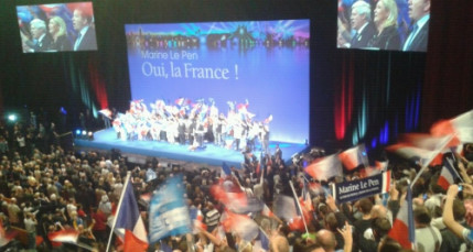 Mélanchon et la finance cibles de l’"incorruptible" Marine Le Pen à Lyon Mélanchon et la finance cibles de l’"incorruptible" Marine Le Pen à Lyon