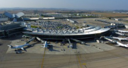Une école proche de l'aéroport de Saint-Exupéry insonorisée Une école proche de l'aéroport de Saint-Exupéry insonorisée